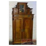 Wonderful Victorian Walnut 2 Door Linen Press.