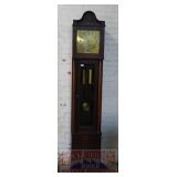 Vintage Colonial Mfg. Co. Grandfather Clock.