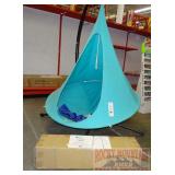 Vivere Tripod new in box w/ display Cocoon tent, a