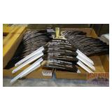 24-2pk shelf supports, 20 black 6"x8", 4 white