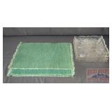 4 Woven Place Mats & 4 Plastic Plates