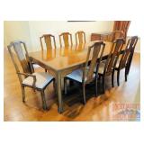 Beautiful Thomasville Dining Table & 8 Chairs