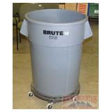 Rubbermaid Brute Trash Can W/ Rolling Base.