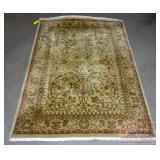 Beautiful Persian Style 4'X6' Rug.
