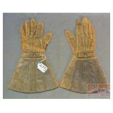 Neat Vintage Leather Gauntlet Gloves.