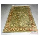 Beautiful Persian Style 9'X5' Rug.