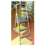 Rubbermaid Folding Step Ladder.