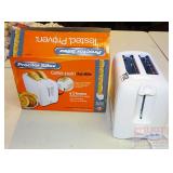 Proctor Silex White Toaster with Original Box. Proctor Silex White Toaster with Original Box.