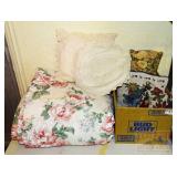 Floral Full Size Comforter & Decorative Pillows. Floral Full Size Comforter & Decorative Pillows.