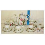 Japanese Porcelain Tea Set. Japanese Porcelain Tea Set.