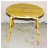 Vintage Round Child's Table w/ Turned Legs.