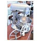 KITCHENAID MIXER/MODEL KP26MNXCCU/2 PADDLES/1