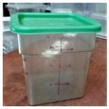 FOOD STORAGE CONTAINERS 4 QT W/LIDS (32)
