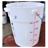 FOOD STORAGE CONTAINER W/DISPENSER/22 QT/NO LID