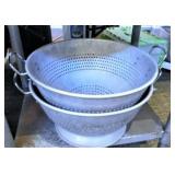 COLANDERS (2)