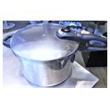 PRESSURE COOKER/STOVE-TOP MODEL