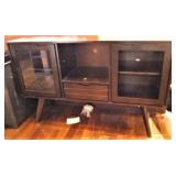 ENTERTAIN CTR/2-DR/STORAGE/18X60/1 GLASS DR