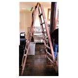 WERNER FIBERGLASS LADDER/8 FT