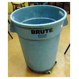 32 Gallon Trash Can w/Dolly