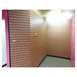 Brown slat wall, 165 x 96