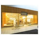 Glass store façade with double doors, 408 x 166