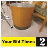 22" Round display table