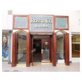 Store front with double doors, 180x164 (15x14)