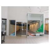 Store front with 2 doors, 228x154 (19