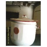 Vintage enemal Pot w/ red trim & lid