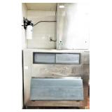 HOSHIZAKI 1600# Ice Machine w/ FOLLETT Bin