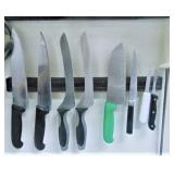 Magnetic Knife Holder/8 Knives/1 Sharpener