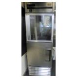 UPRIGHT REFRIGERATOR