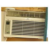 WINDOW AIR CONDITIONER