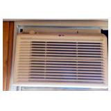 WINDOW AIR CONDITIONER
