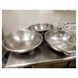 Mixing Bowls & Colander