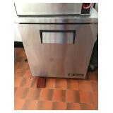 WORK TOP FREEZER (onsite guarantee)