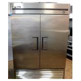TRUE 2 Door Freezer
