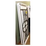FOLDING TABLE