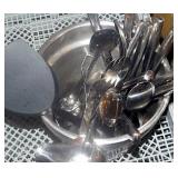 ROUND INSERT OF UTENSILS