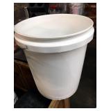 5 gallon buckets
