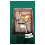2 Plastic Deer Statues 2 Plastic Deer Statues