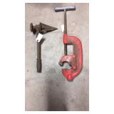 Ridgid Heavy Duty 2"-4" Pipe Cutter & a Reamer Ridgid Heavy Duty 2"-4" Pipe Cutter & a Reamer