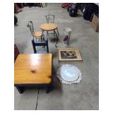 Miniature desk and chair, miniature table with 2 Miniature desk and chair, miniature table with 2
