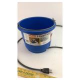Heated 9 quart bucket Heated 9 quart bucket