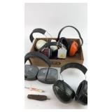 Ear protection with knife Ear protection with knife