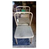 2 Folding Chairs 2 Folding Chairs
