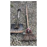 Shovels & Leaf Rakes
