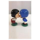 Davar Kissing Bobble Heads