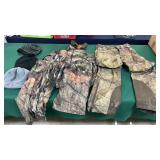 Womanï¿½s sm Hunting Water proof Pants & Med Bibs