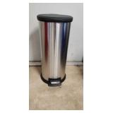 Metal Step-On Garbage Can (Approx 8-10 Gal)